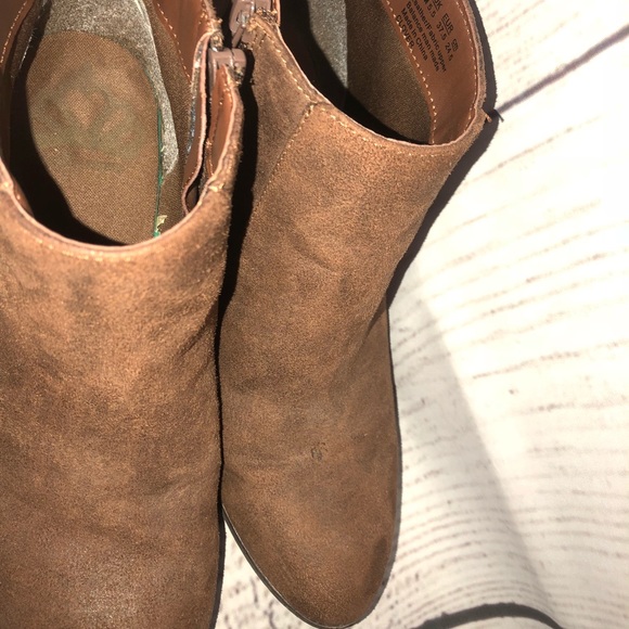 Boots - Picture 2 of 3